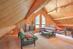 Deer Haven Lodge bedroom with Queen log bed. 